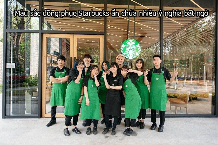 Áo thun kết hợp tạp dề tạo nên thương hiệu của Starbucks