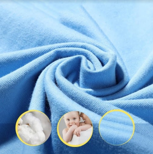 Các sản phẩm áo gia đình của Gạo House đều được may từ chất liệu cotton 100% mềm mịn, thoáng mát, nâng niu làn da bé