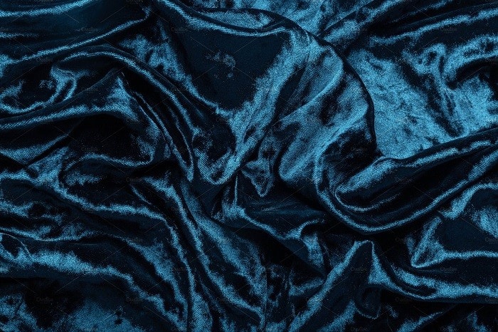Những tấm vải đầu tiên được dệt từ sợi tơ tằm