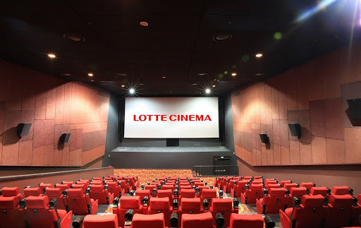 Phòng chiếu phim lớn và hiện đại tại rạp Lotte Cinema