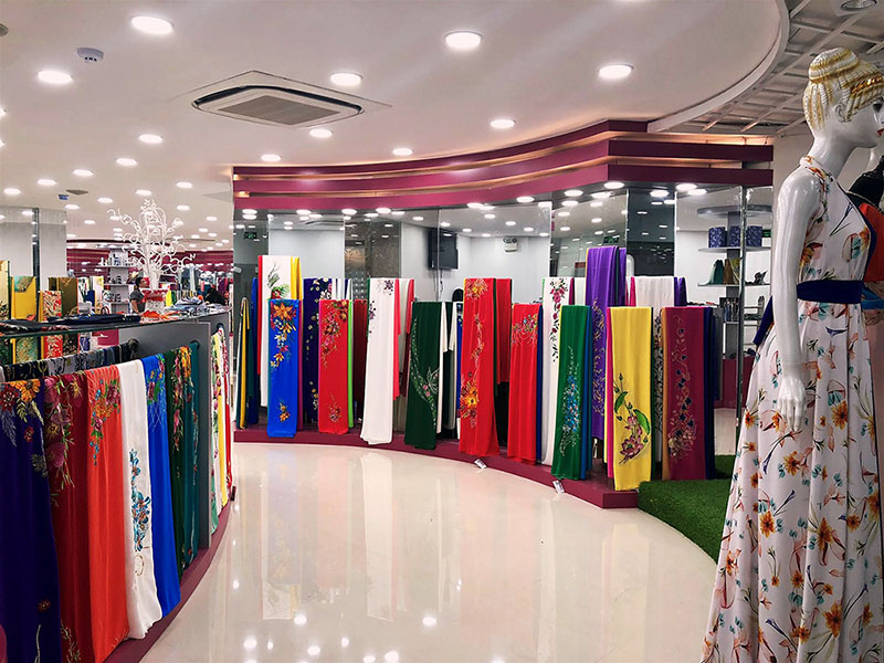 Showroom trưng bày vải của công ty Thái Tuấn
