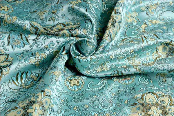 Vải lụa Jacquard còn được gọi là vải gấm Jacquard có hoa văn nổi vô cùng tinh tế