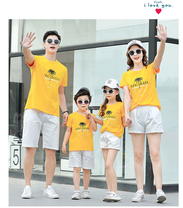 áo gia đình màu vàng mix cùng quần short 