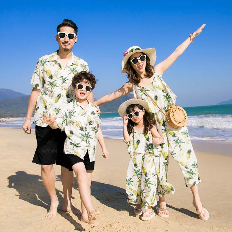 Sơ mi gia đình đi biển là phong cách HOT nhất hè 2023