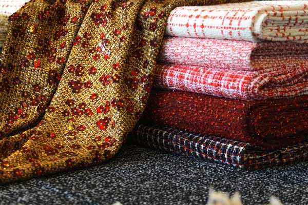 Vải Tuytsi Shetland được may những bộ đồ mùa đông sang trọng