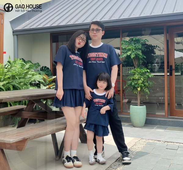 Áo váy gia đình đi biển cổ tròn