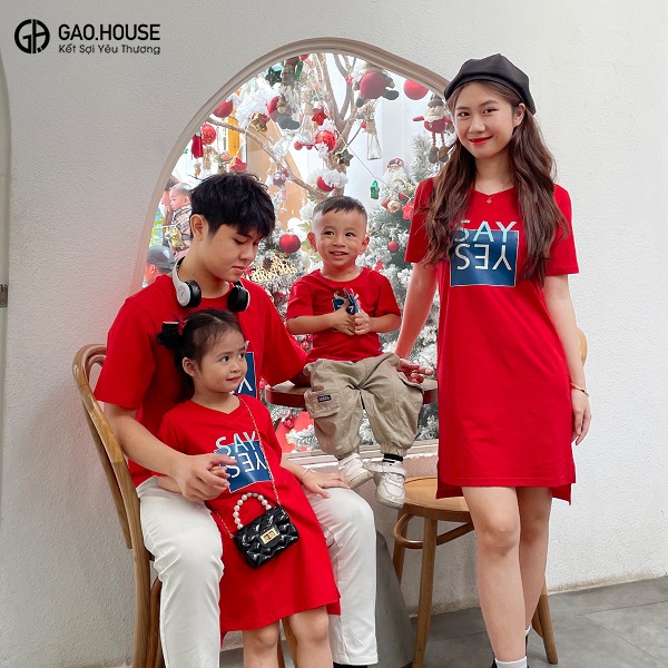 hình in áo váy gia đình đi biển đẹp
