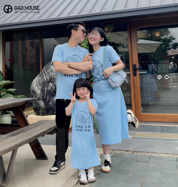 hình in áo váy gia đình đi biển