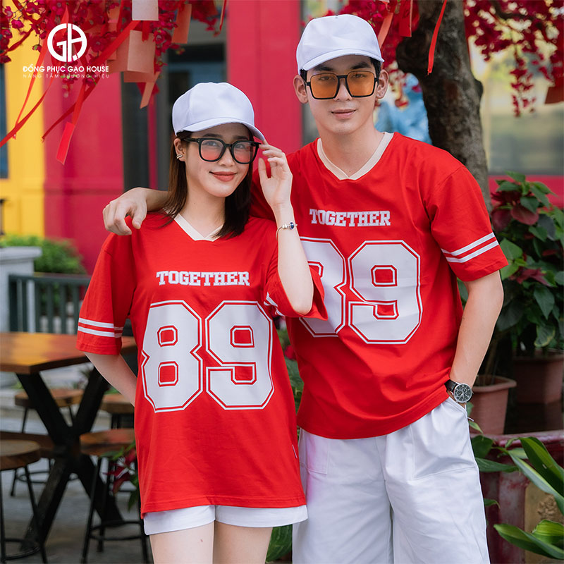 Mẫu áo gia đình đi biển màu đỏ