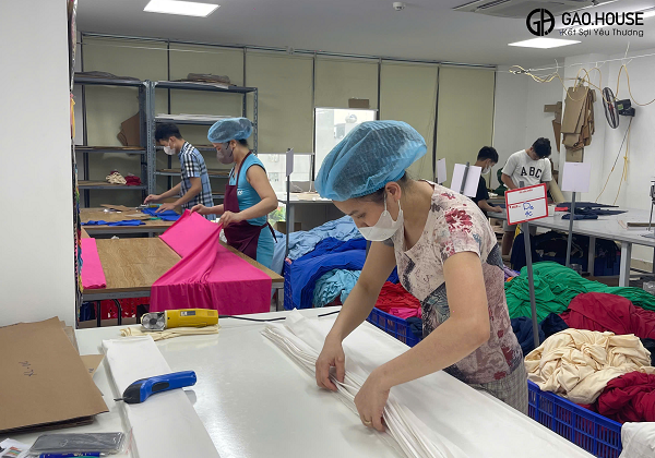may áo đi biển cho gia đình 