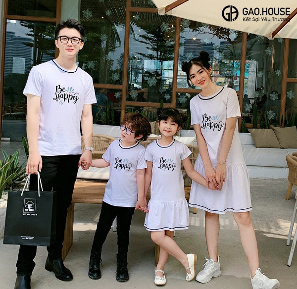 Mẫu áo váy gia đình đi biển cổ tròn