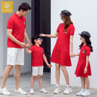 Đồng phục gia đình màu đỏ mang đến sức hút cho người mặc