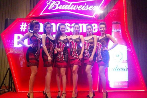 đồng phục bia Budweiser