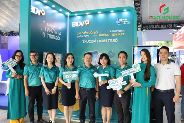 Đồng phục nhân viên ngân hàng BIDV