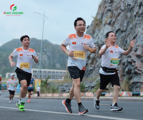 Áo team building đồng phục LPBank